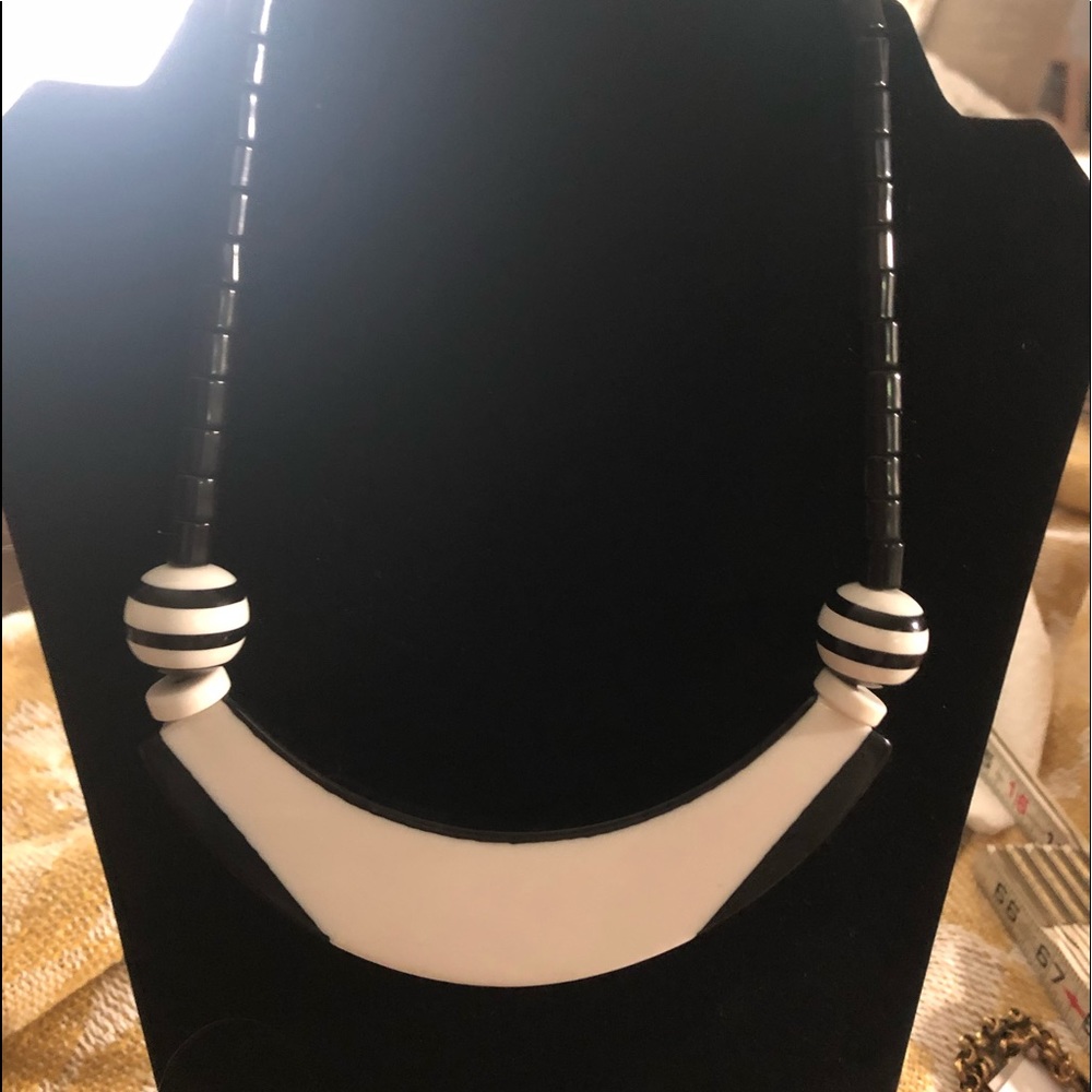 Chico’s white and black acrylic bead necklace nwot
